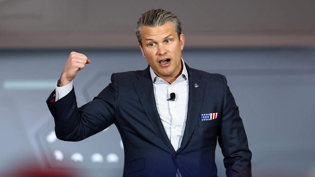 Pete Hegseth, Secretario de Guerra, arenga a las tropas estadounidenses en enero de 2026.