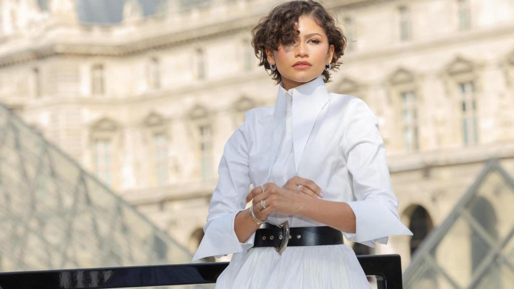 Zendaya ha lucido el anillo en el dedo anular de su mano izquierda.