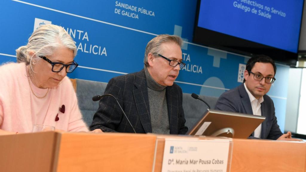 El conselleiro de Sanidade, Antonio Gómez Caamaño, en rueda de prensa junto a otros cargos de su departamento
