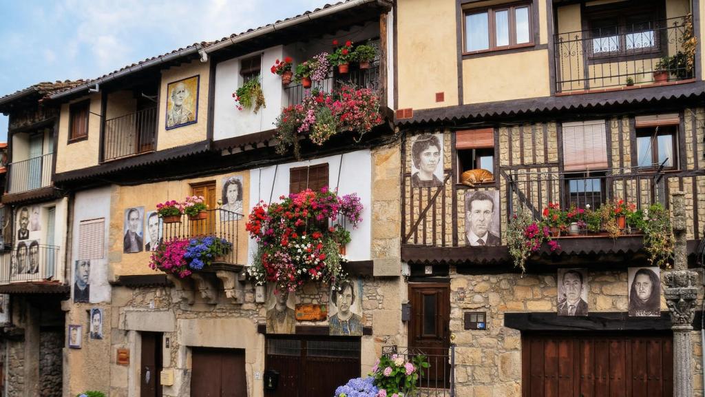 Mogarraz, el pueblo de las mil caras, en Salamanca.