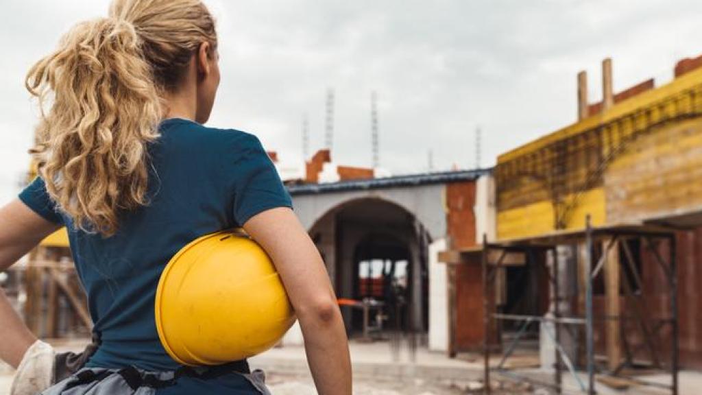 Margarita, albañila en España: En la construcción gano 2.300 € al mes, los profesionales buenos están muy cotizados