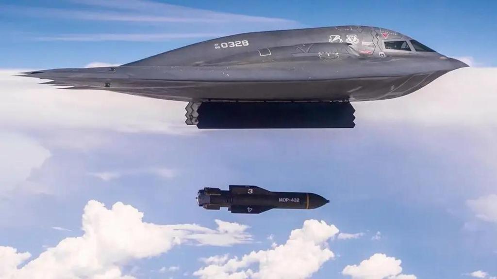 Lanzamiento de una bomba MOP desde un B-2 Spirit.
