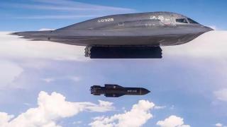 Lanzamiento de una bomba MOP desde un B-2 Spirit.