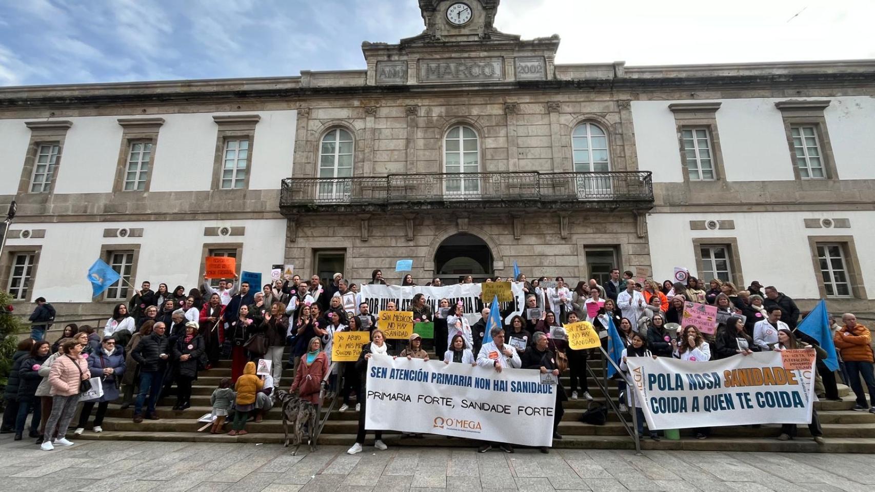 Médicos de Atención Primaria toman las calles de Vigo para protestar contra la precariedad del sector