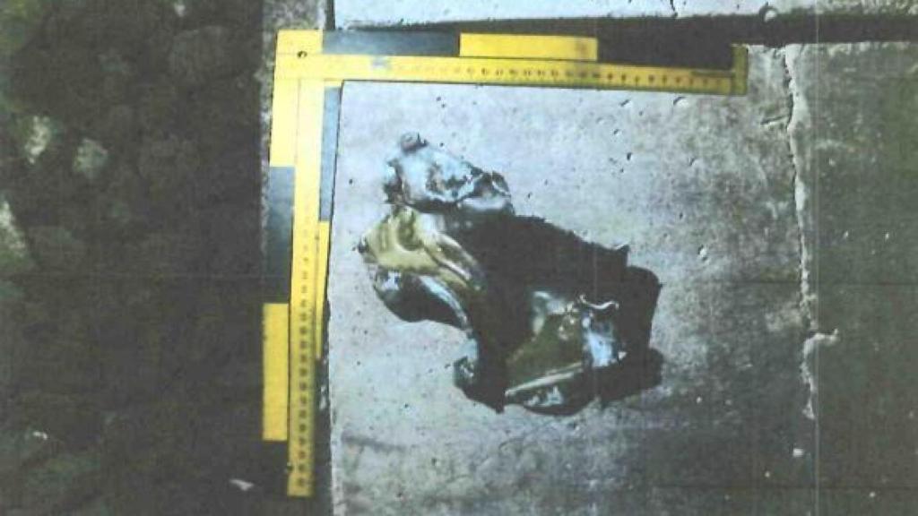 Imagen de la segunda pieza metálica hallada en el túnel.
