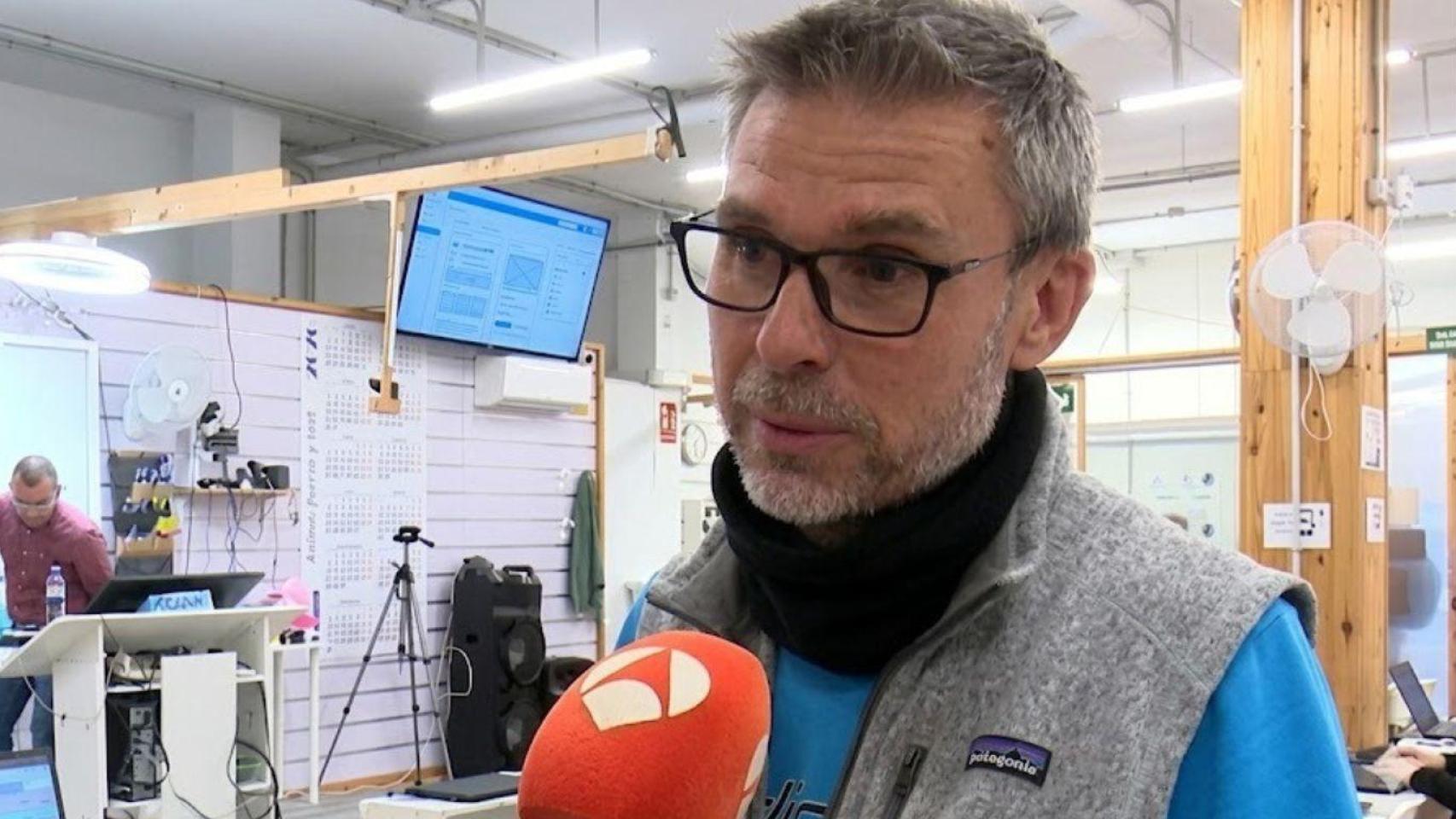 Thomas, funcionario de 53 años.