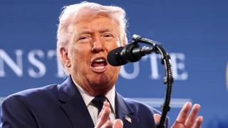 Donald Trump pronuncia este lunes un discurso ante miembros del Partido Republicano en el Trump National Doral Miami.