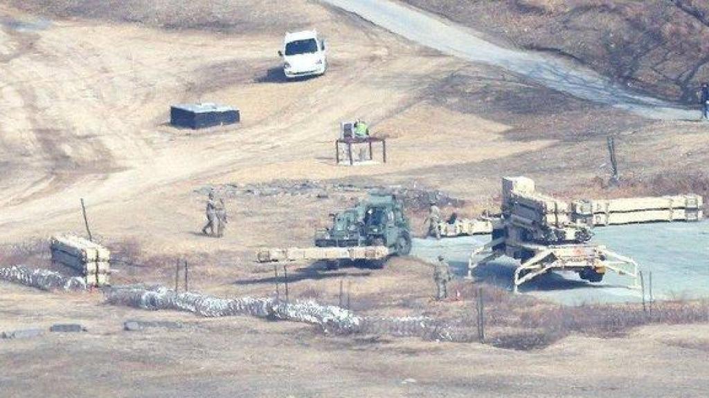 Los medios coreanos publicaron este martes una imagen que muestra a Estados Unidos desmantelando sus sistemas THAAD y Patriot de Corea del Sur para enviarlos a Oriente Próximo