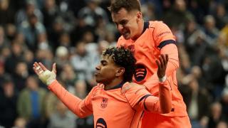 Lamine Yamal celebra el gol del empate ante el Newcastle en St. Jame's Park.