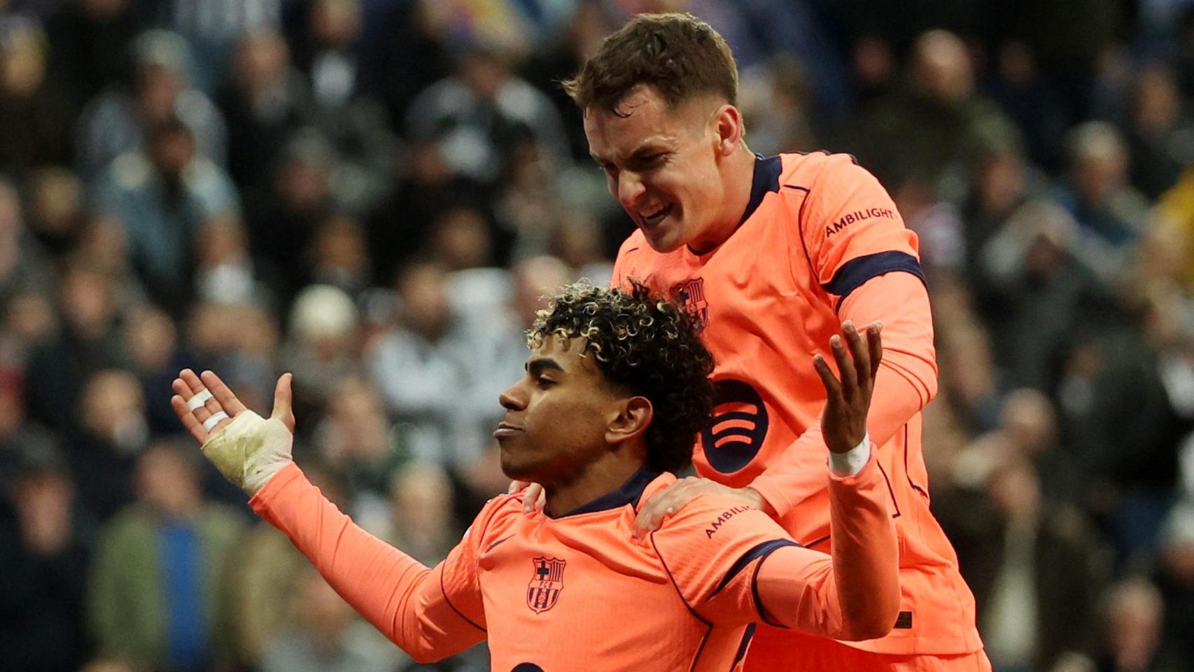 Lamine Yamal celebra el gol del empate ante el Newcastle en St. Jame's Park.