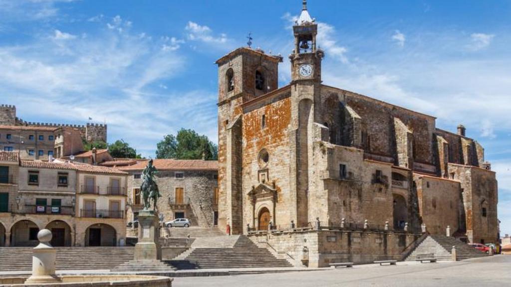 Plaza Mayor y estatua de Francisco Pizarro, Trujillo, Cáceres.