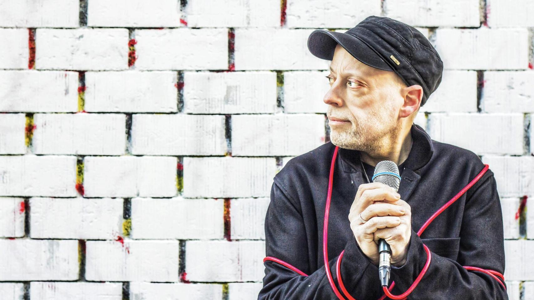 Carlos Bau celebra este año 35 años de carrera musical.