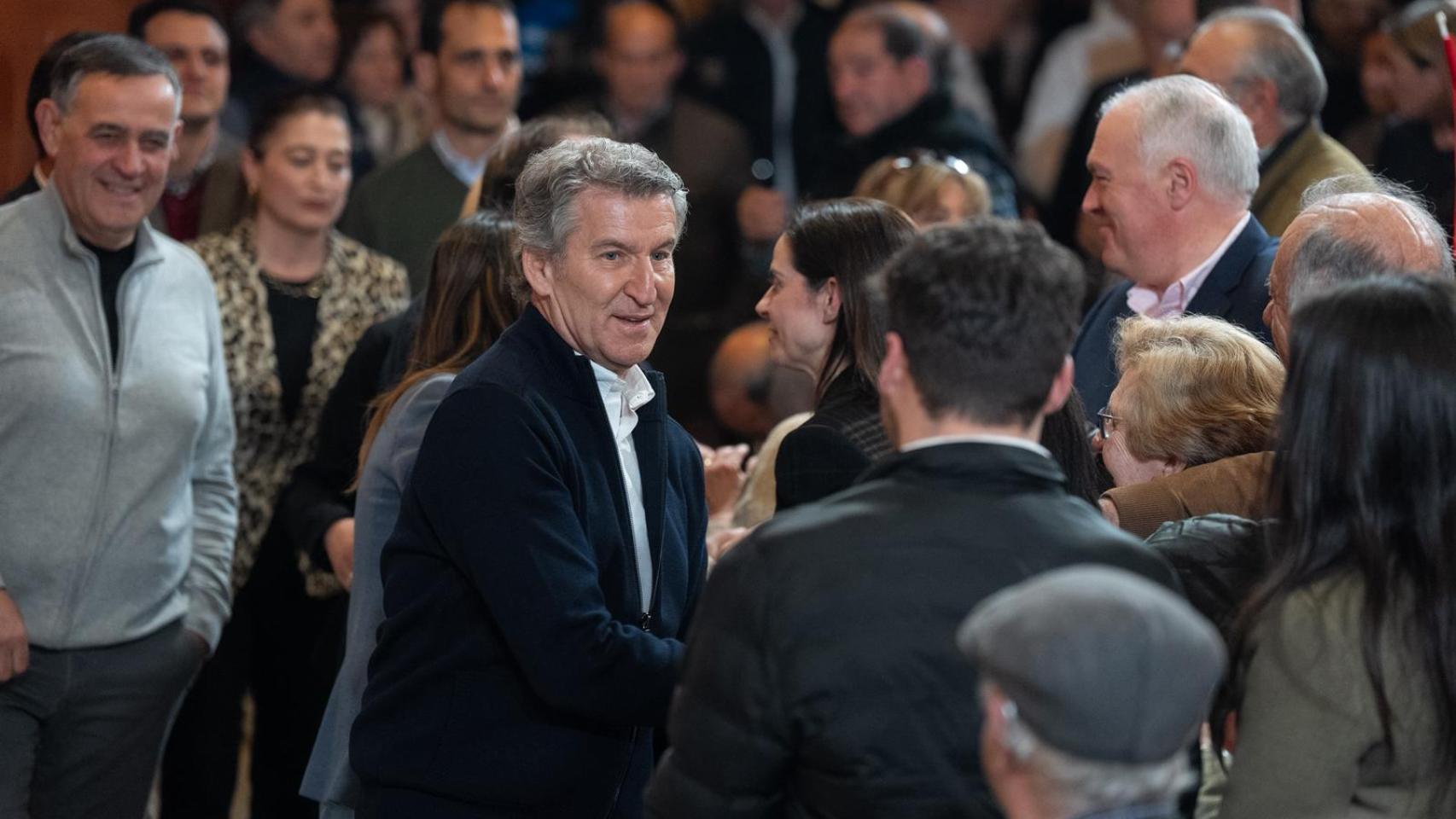 El presidente del PP, Alberto Núñez Feijóo, en un mitin ayer en Riaza (Segovia).