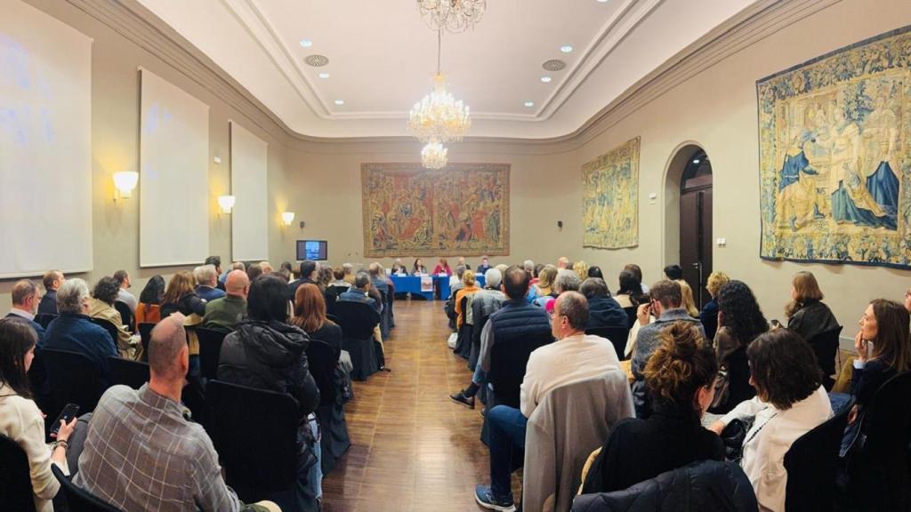 La sala Josefa Amar y Borbón del Paraninfo este martes durante la presentación del libro.