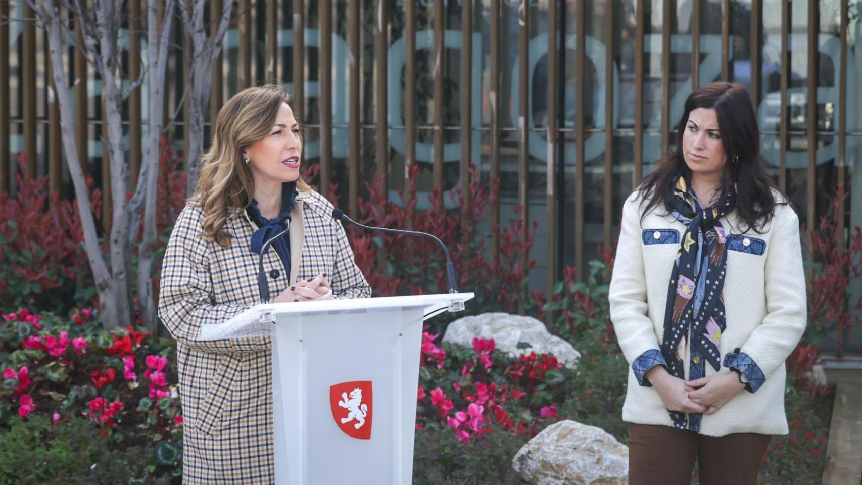 La alcaldesa de Zaragoza, Natalia Chueca, junto a la concejal de Medio Ambiente, Tatiana Gaudes.