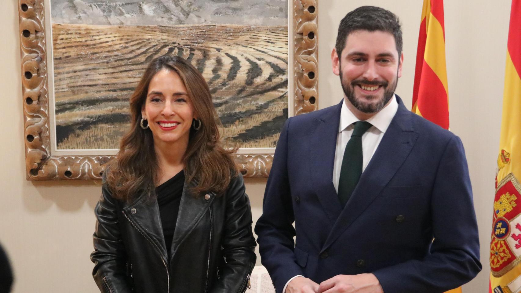 María Navarro, presidenta de las Cortes, y Alejandro Nolasco, portavoz de Vox en Aragón