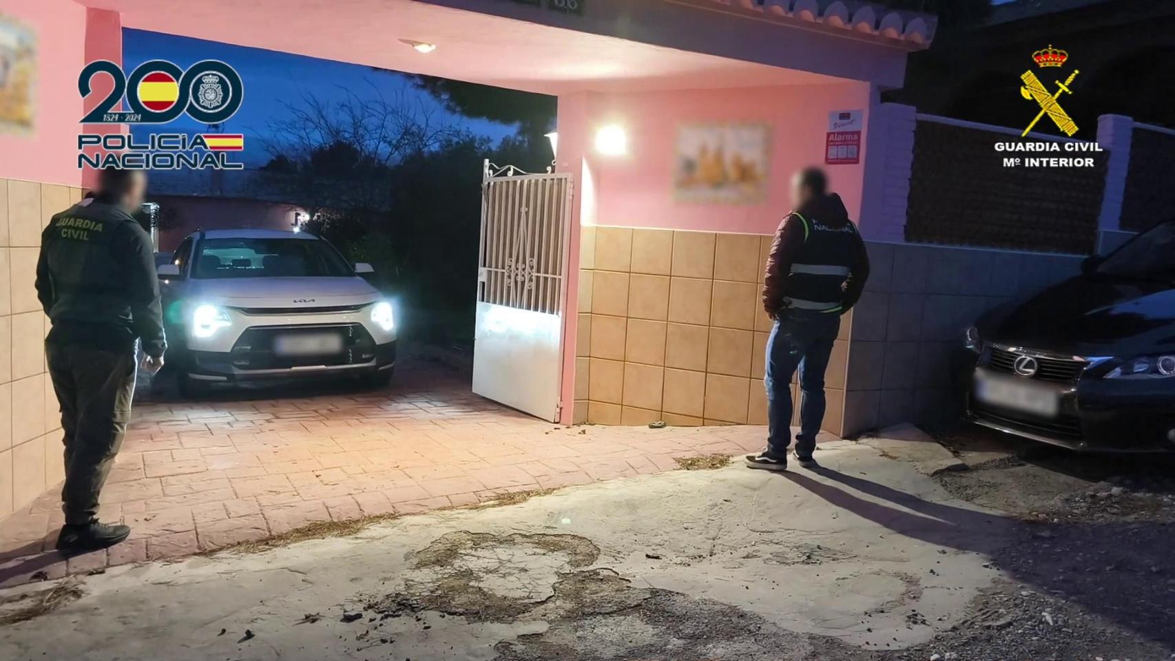 Uno de los vehículos recuperados durante la operación.