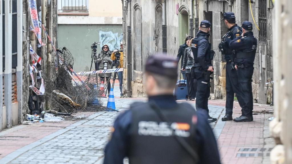 La Policía Nacional interviene tras el incendio en el que han perdido la vida tres mujeres
