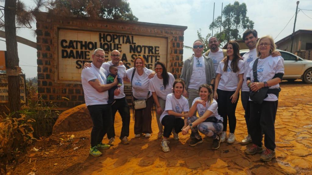 El grupo de voluntarios sanitarios de la Fundación Urointec que se trasladó hasta Camerún en enero de 2026.