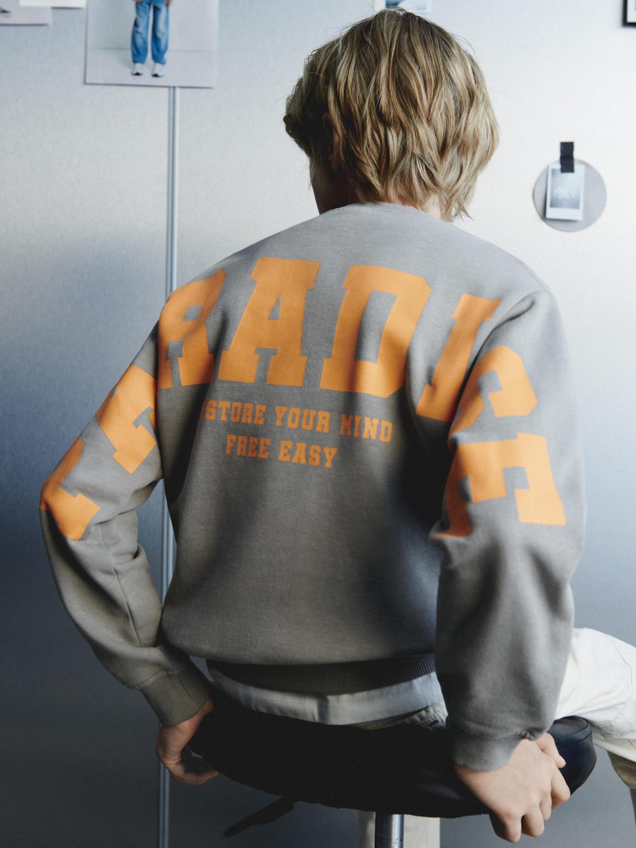 Sudadera con grabado de la colección SS26.