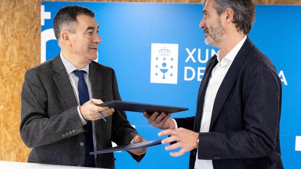 Imagen de la firma del acuerdo.