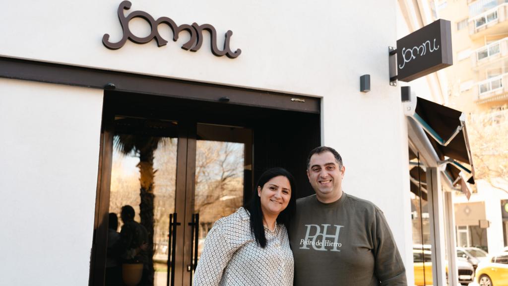 Hiba Malek y Nazir Hanna, en la puerta de Somni. EE