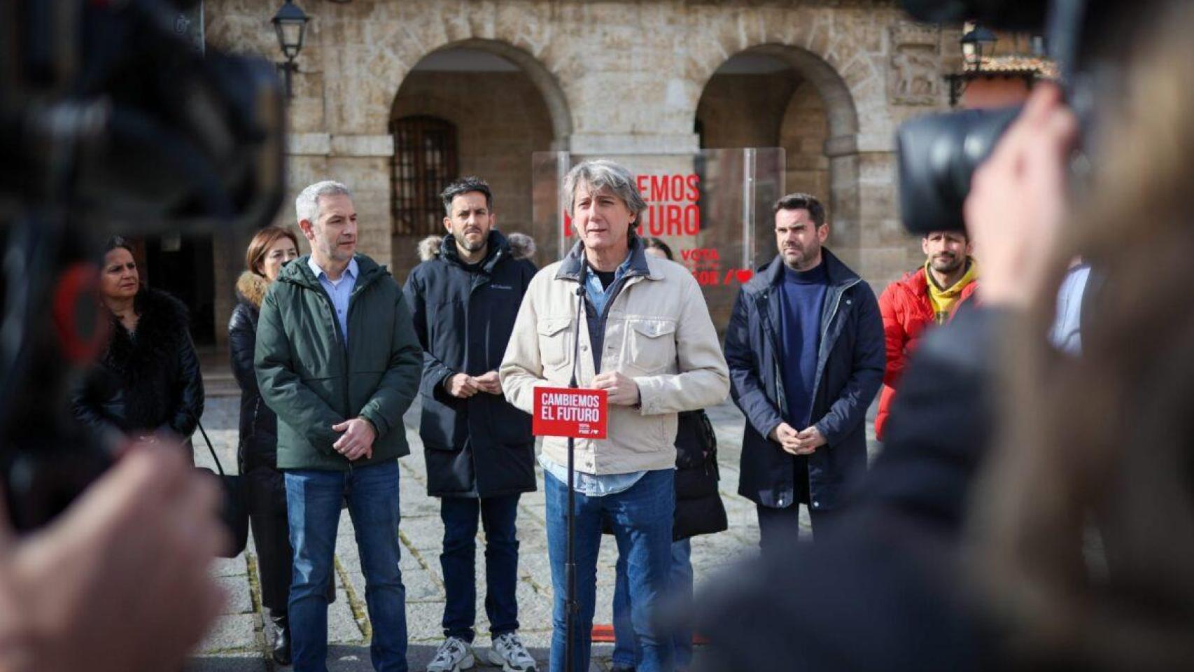 Carlos Martínez, candidato del PSOE a la presidencia de la Junta, en Toro.