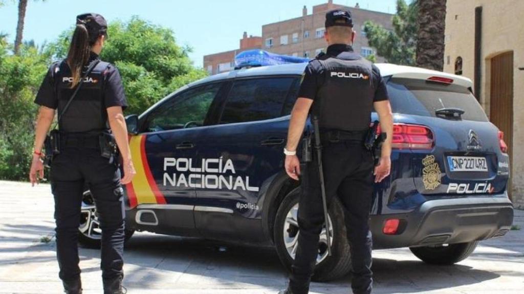 Una pareja de agentes de la Policía Nacional en una imagen de archivo.