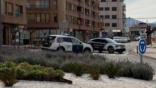 La Guardia Civil desplegada en La Almunia de Doña Godina ante la amenaza de bomba.