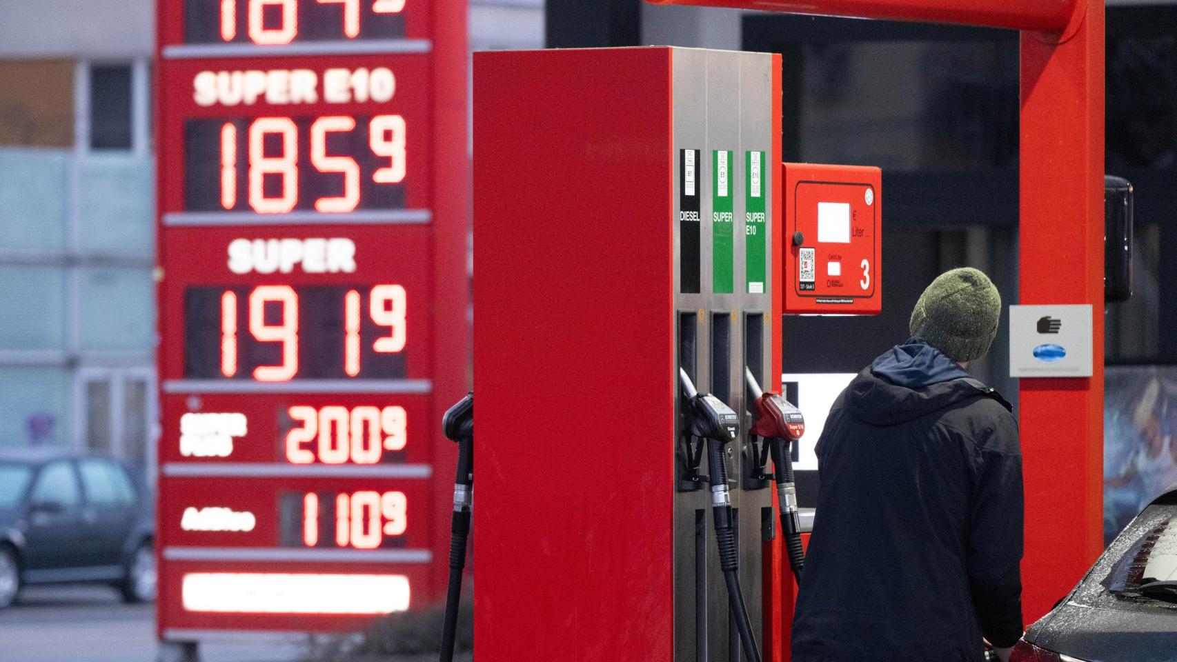 Subida del precio de la gasolina.