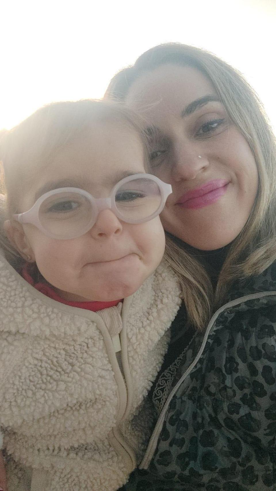 Maribel y su pequeña.