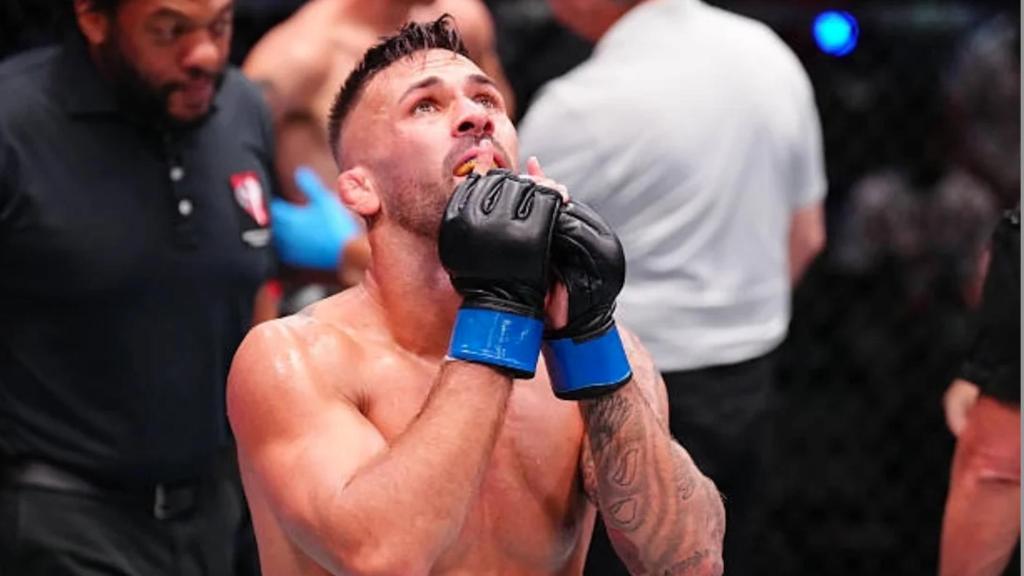 Hecher Sosa, dedicando la victoria a su padre tras conseguir un contrato para la UFC