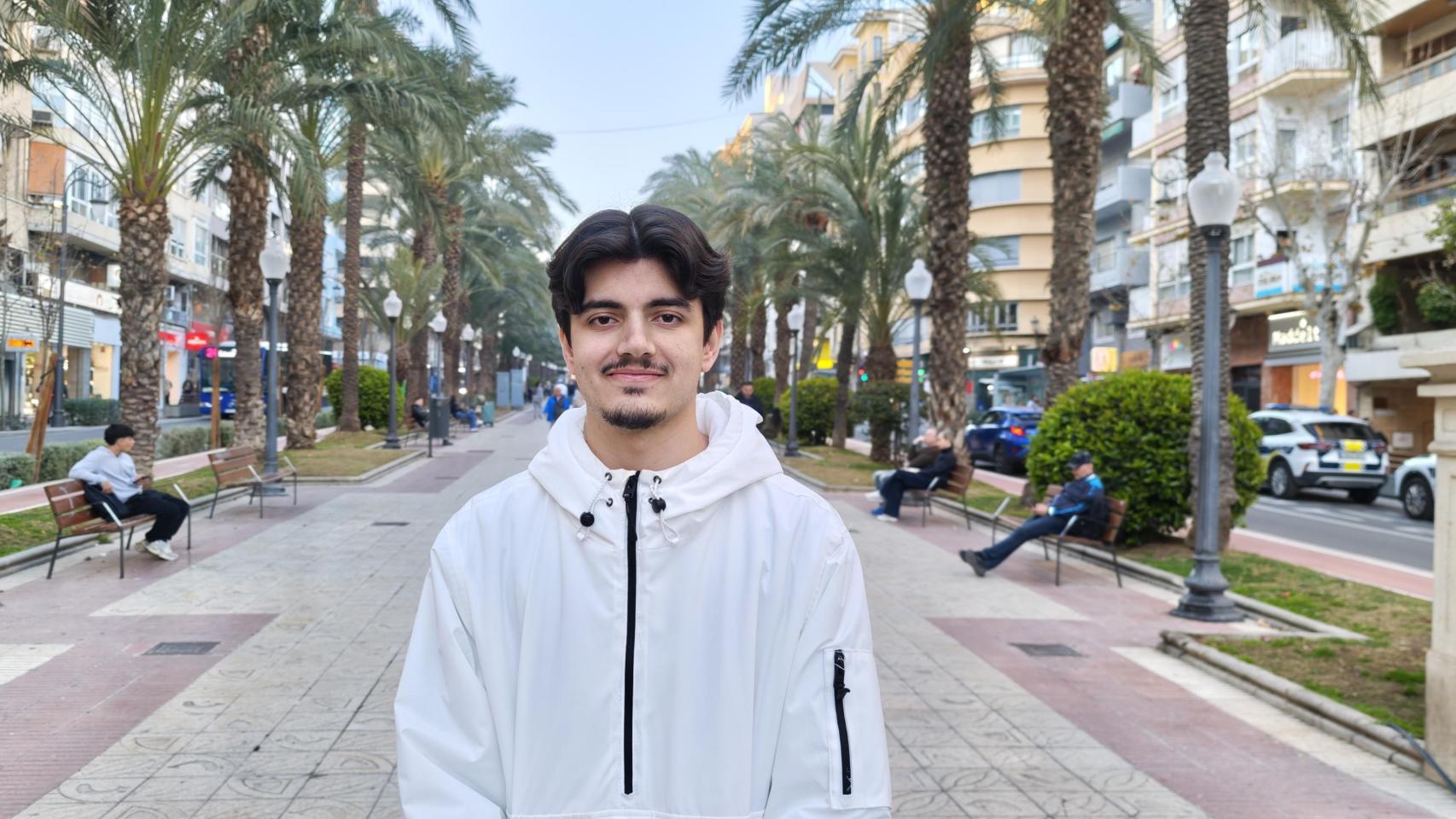 Marcos, en el paseo de Soto de Alicante.
