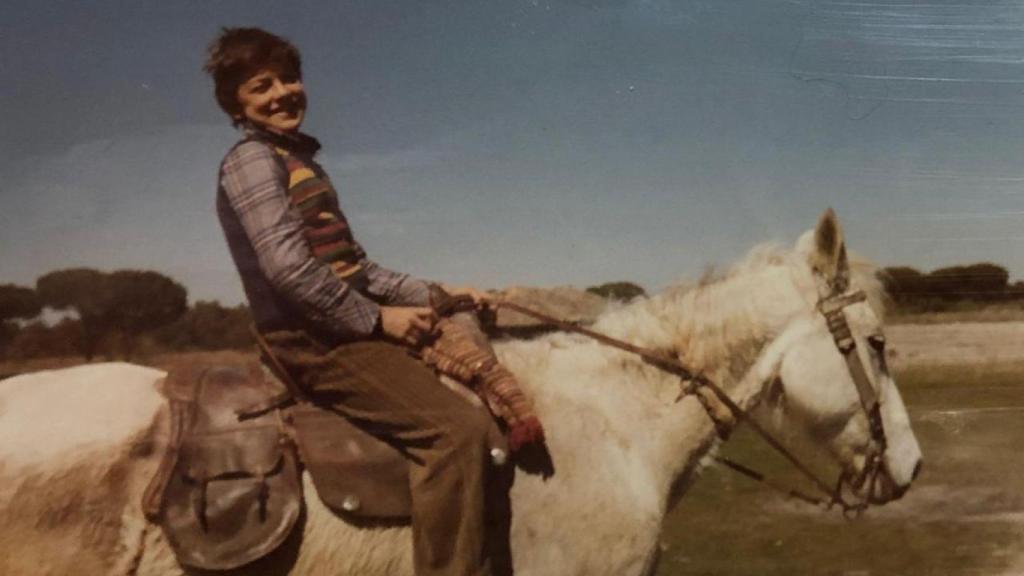 El joven Mañueco, a caballo.