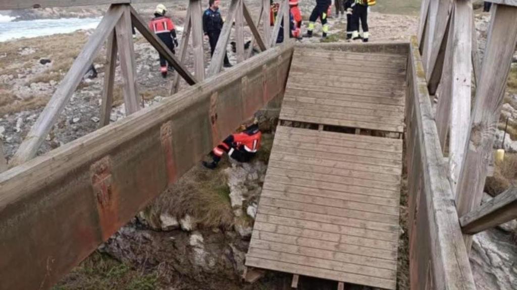 La pasarela de El Bocal se convirtió en un tobogán mortal para los seis estudiantes porque cedió la tornillería.