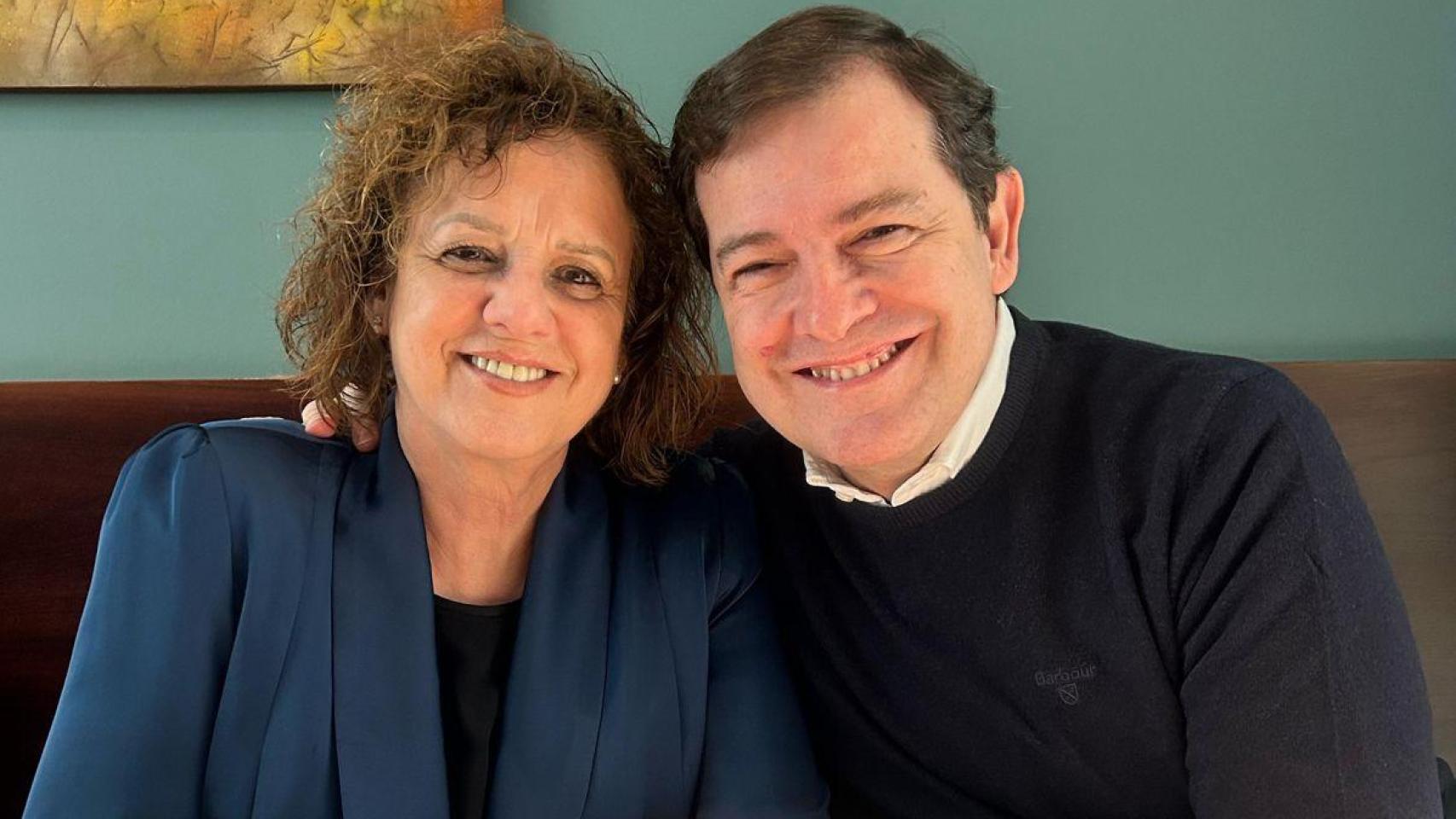 Alfonso Fernández Mañueco y su esposa, Serafina 'Fina' Martín Lozano.
