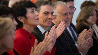 La ministra Elma Sáiz junto a Pedro Sánchez, este miércoles durante la presentación de Hodio.