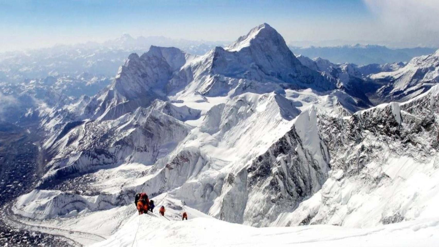 Los expertos no dan crédito: descubren fósiles de 450 millones de años en el Everest y confirma que la cima estuvo bajo el mar