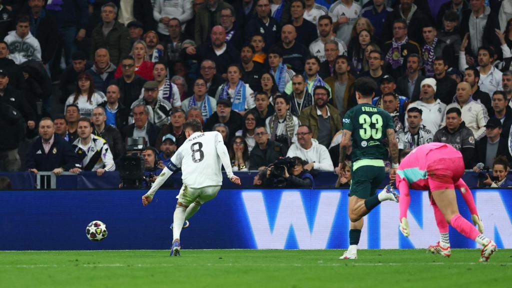 El disparo de Valverde en el 1-0 tras superar a Donnarumma