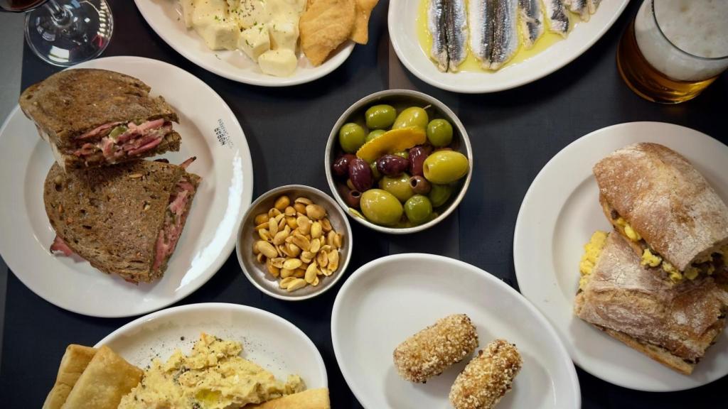 A mesa puesta en No Bar, lo nuevo de Ricard Camarena.