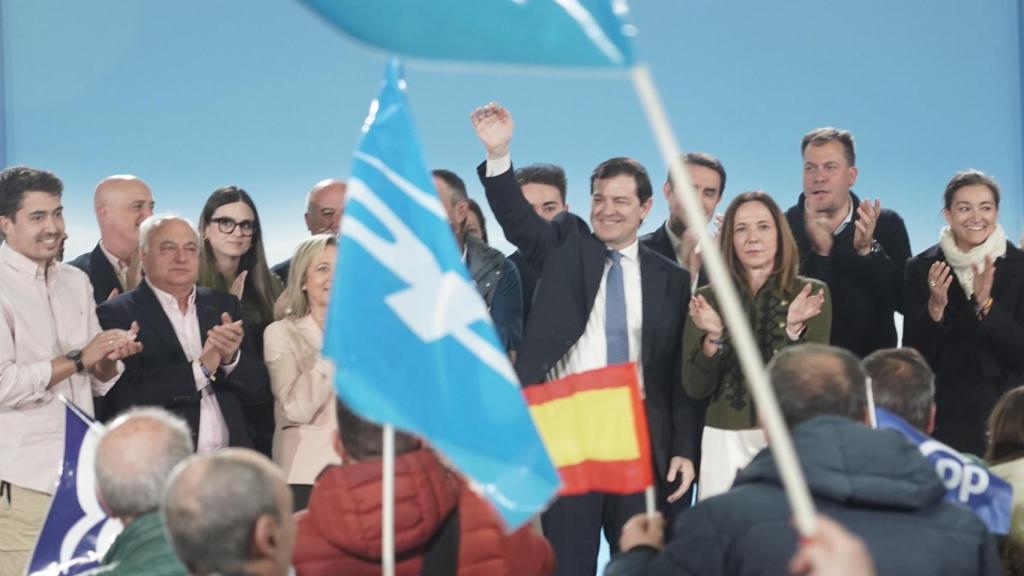 El candidato del Partido Popular de Castilla y León a la reelección como presidente de la Junta, Alfonso Fernández Mañueco, participa en un acto electoral en León, este miércoles