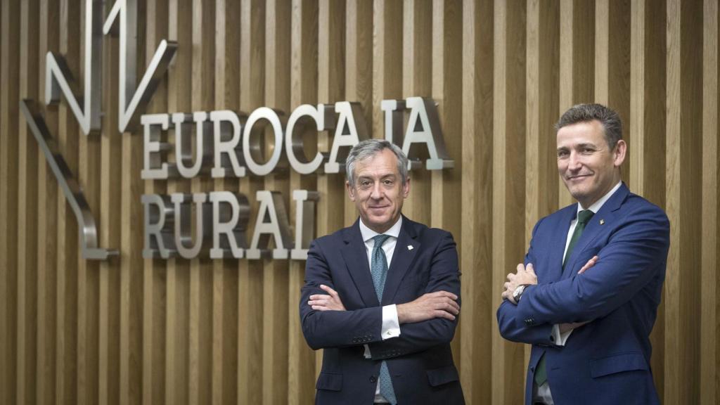 El presidente de Eurocaja Rural, Javier López, y el director general de la entidad, Víctor Manuel Marín