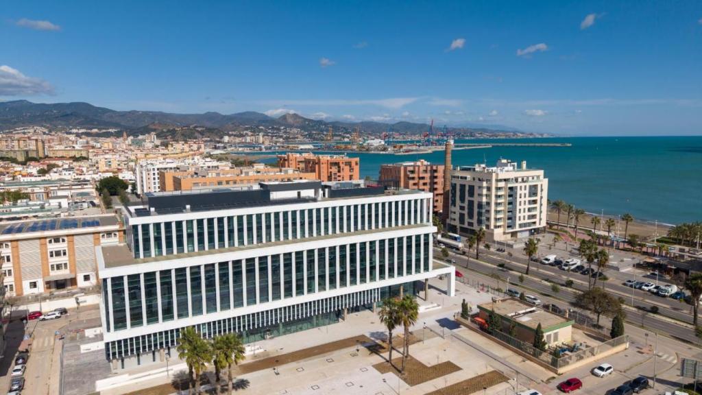 Imagen de Ágora, el edificio de oficinas de Grupo Insur en el litoral oeste de Málaga.