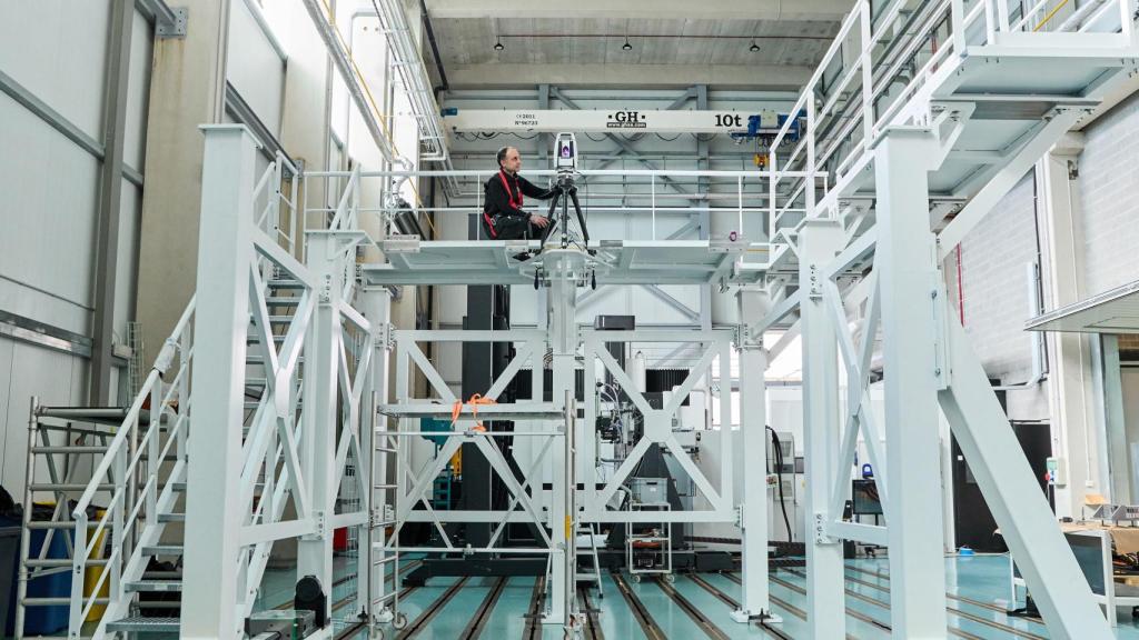 Instalaciones de la nueva torre de metrología del IAC.