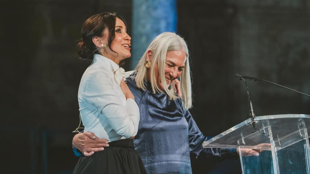 Cruz Sánchez de Lara y Mercedes Wullich, en el acto que dio la bienvenida a la XIII Edición de 'Las Top 100' en Granada.
