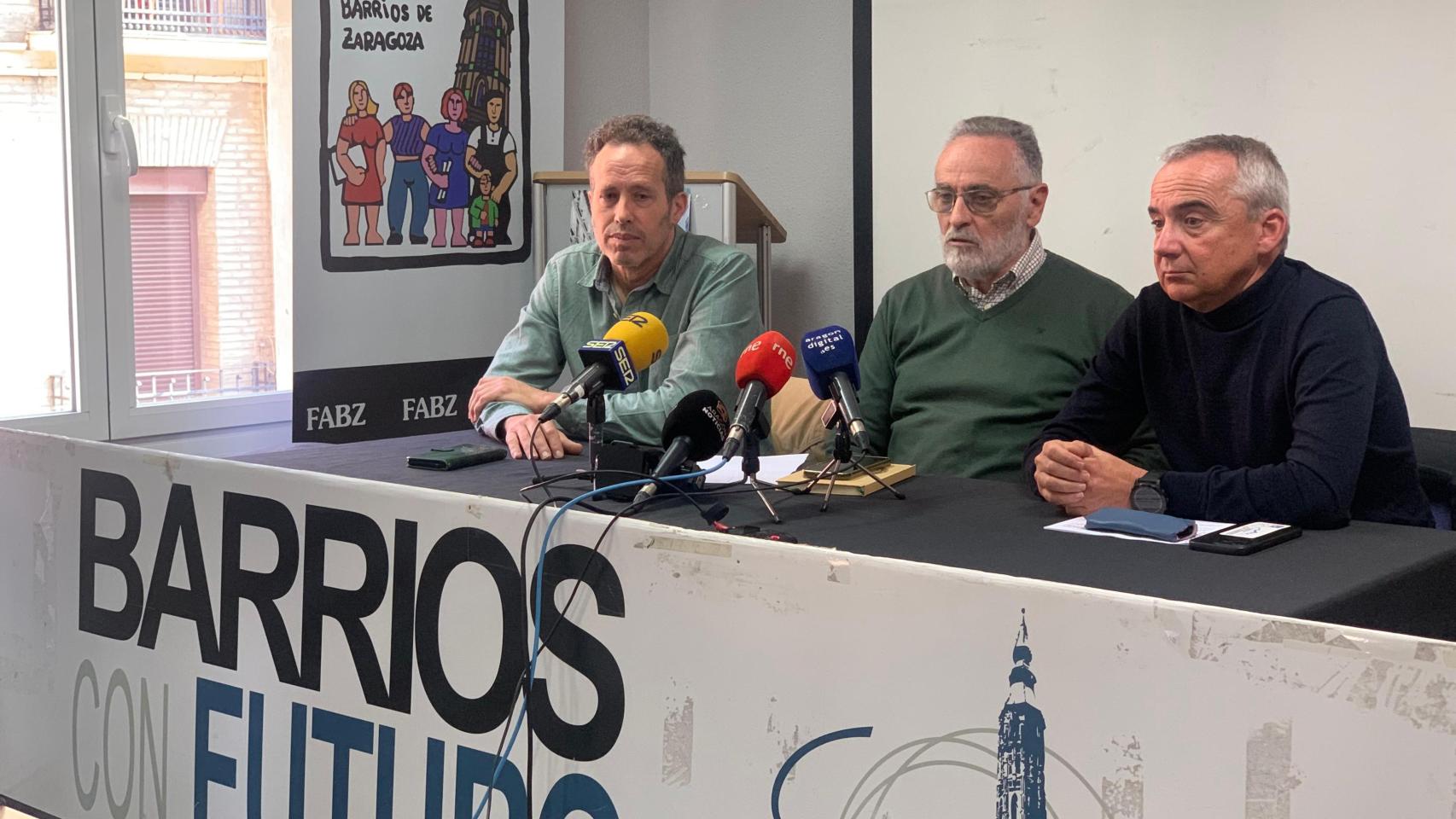 Los representantes de los colectivos ecologistas, este jueves en la sede de la FABZ.