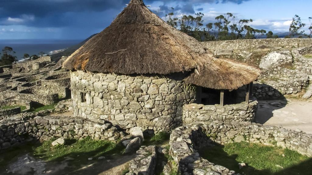 Vivienda de piedra construida en el Castro de Santa Trega