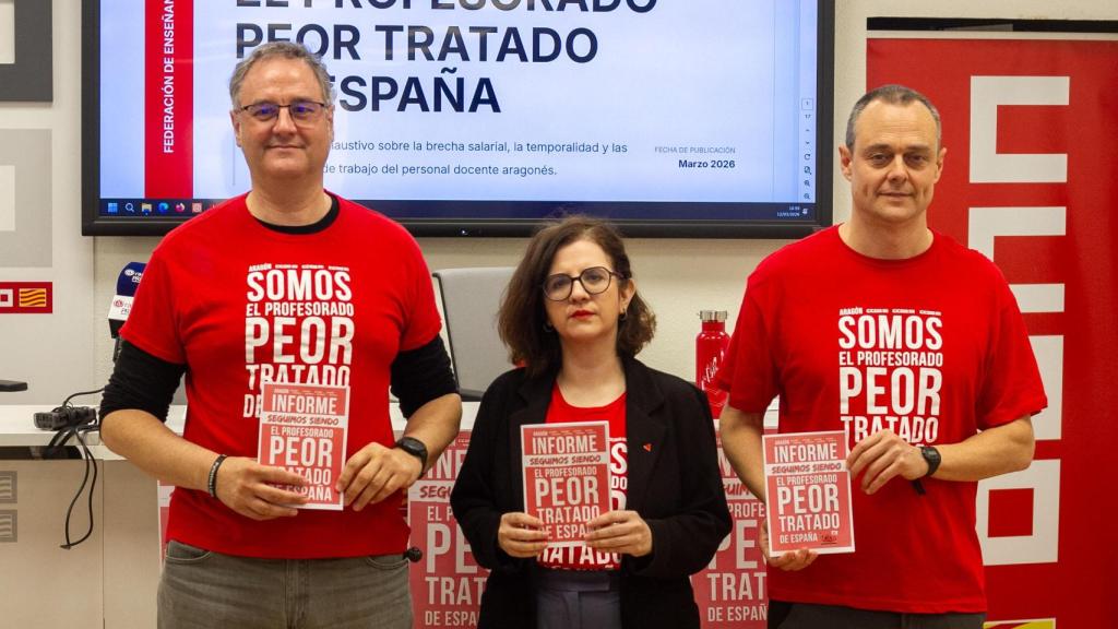 Guillermo Herraiz, miembro de la Ejecutiva Federal de CCOO Enseñanza; Esmeralda Gómez, secretaria general de Federación Enseñanza CCOO Aragón; Alfonso Alegre, delegado de la Federación de Enseñanza CCOO Aragón
