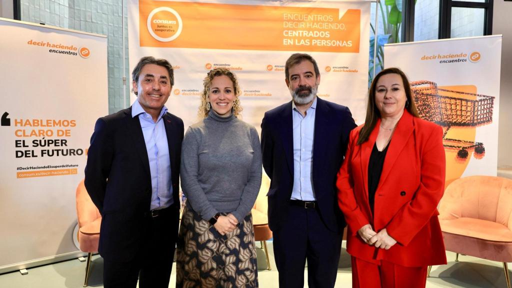 Ponentes en el encuentro de Consum. EE