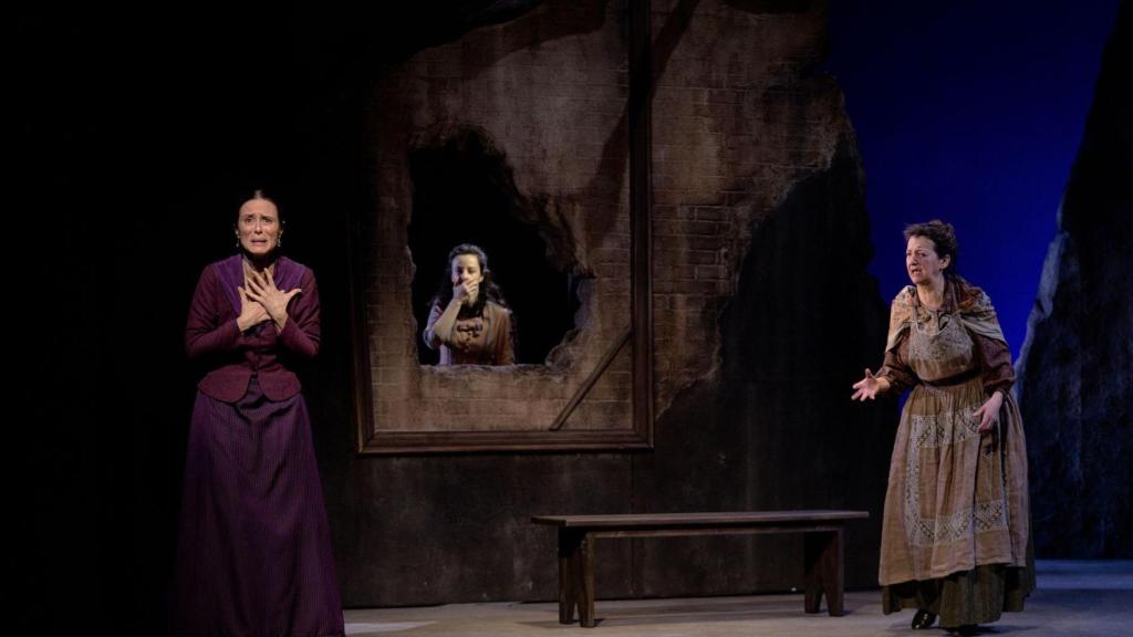 Aitana Sánchez-Gijón, Lucía Juárez y Goizalde Núñez en 'Malquerida'. Foto: MarcosGPunto